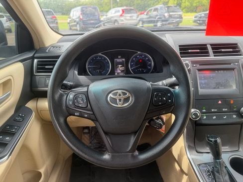 Used 2016 Toyota Camry LE FWD image 19