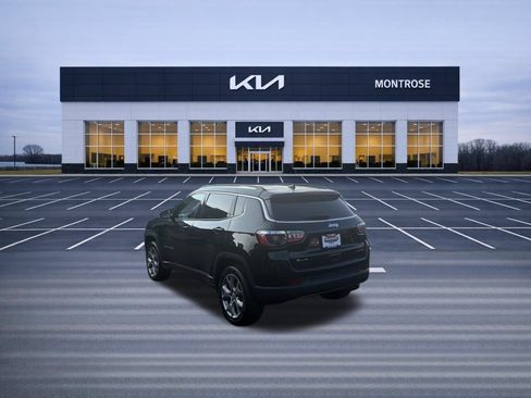 Used 2022 Jeep Compass Limited w/ Sun and Sound Group AWD/4WD image 8