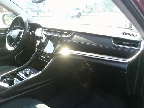 Used 2022 Jeep Grand Cherokee L Laredo w/ Luxury Tech Group I AWD/4WD image 30