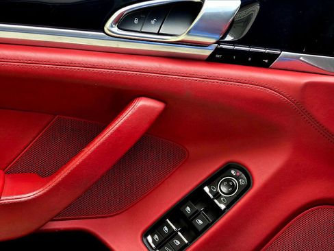 Used 2015 Porsche Panamera S image 73