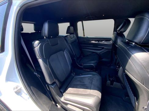 Used 2023 Jeep Grand Cherokee L Laredo AWD/4WD image 20