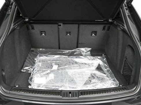 New 2026 Porsche Macan AWD image 32