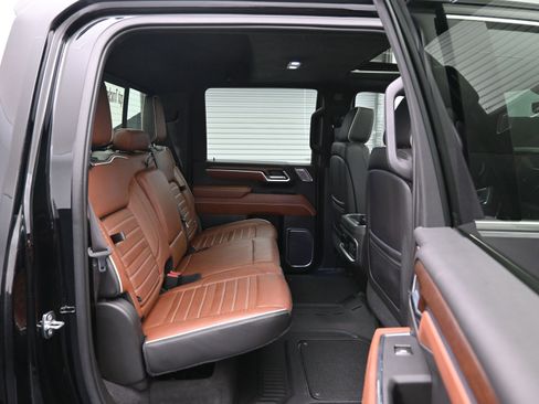 Used 2024 GMC Sierra 2500 Denali Ultimate image 11