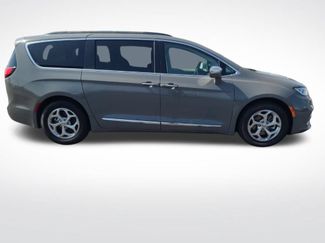 Used 2022 Chrysler Pacifica Limited FWD video 2