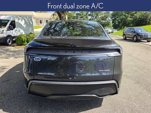 Used 2026 Tesla Model Y Long Range AWD/4WD image 3