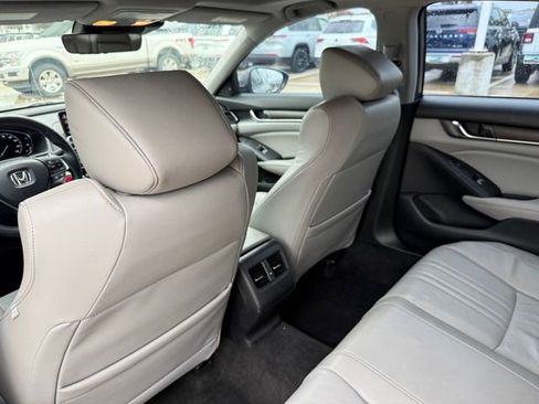 Used 2018 Honda Accord Touring image 31