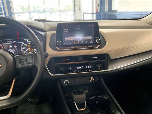 Used 2023 Nissan Rogue SV AWD/4WD image 18