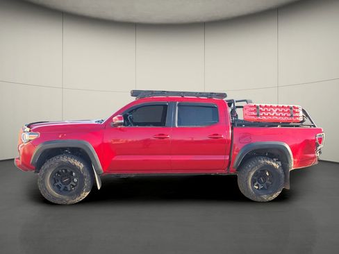 Used 2022 Toyota Tacoma TRD Off-Road w/ Technology Package AWD/4WD image 5