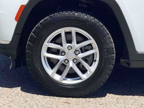 Used 2022 Jeep Grand Cherokee L Laredo w/ Luxury Tech Group I AWD/4WD image 9