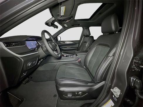 New 2025 Jeep Grand Cherokee Altitude image 14