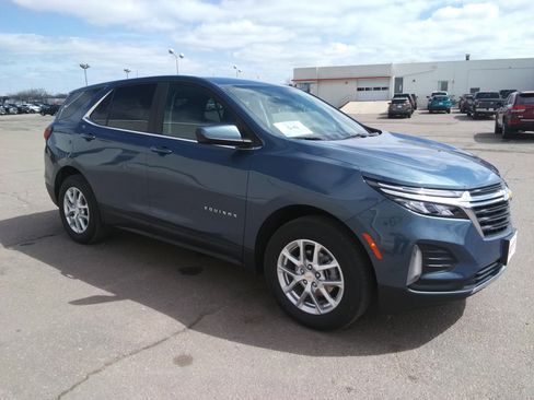 Used 2024 Chevrolet Equinox LT AWD/4WD image 4