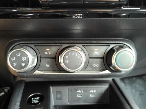 Used 2025 Nissan Kicks SV FWD image 40