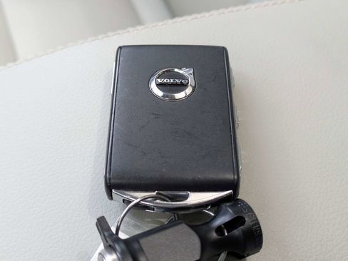 Certified 2024 Volvo XC40 B5 Plus w/ Protection Package Premier AWD/4WD image 42
