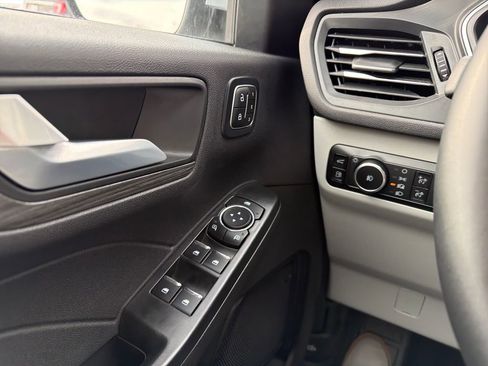 Used 2025 Ford Escape Platinum image 48