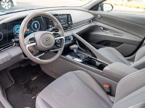 Used 2021 Hyundai Elantra SEL w/ Convenience Package image 4