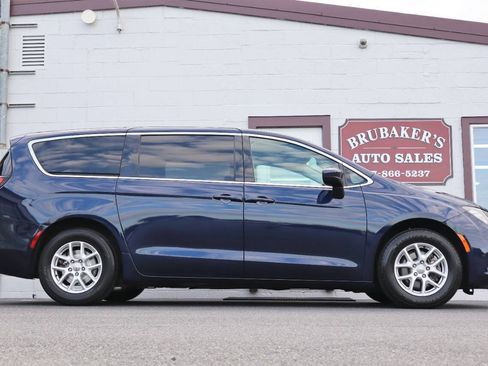 Used 2020 Chrysler Voyager LX FWD image 1