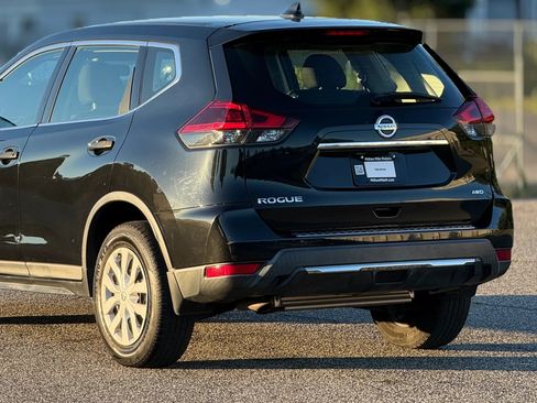 Used 2018 Nissan Rogue S AWD/4WD image 16