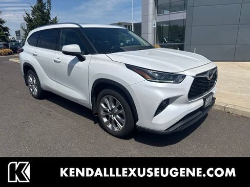 Used 2022 Toyota Highlander Limited AWD/4WD image 1