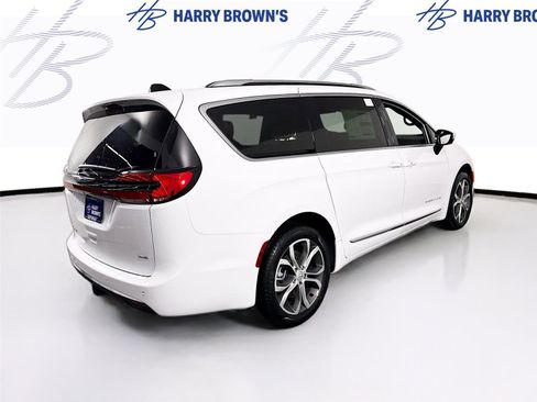 New 2026 Chrysler Pacifica Pinnacle w/ Trailer Tow Group image 36