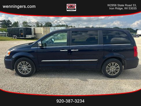 Used 2014 Chrysler Town & Country Touring-L w/ Driver Convenience Group FWD image 1
