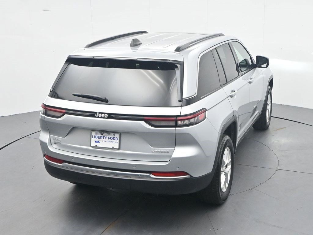 Used 2025 Jeep Grand Cherokee Laredo X AWD/4WD image 30