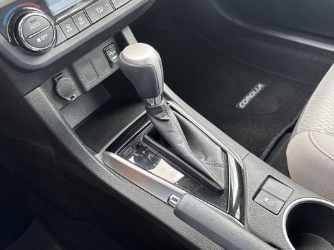 Used 2016 Toyota Corolla LE image 20