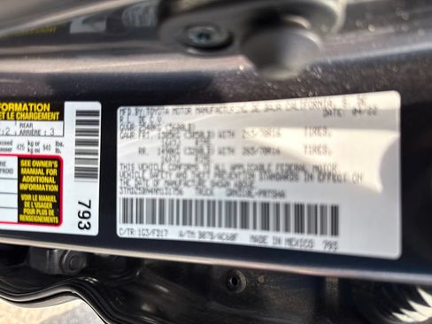 Used 2022 Toyota Tacoma TRD Off-Road AWD/4WD image 32