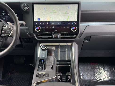 Used 2025 Lexus GX 550 w/ Accessory Package (2T) AWD/4WD image 26