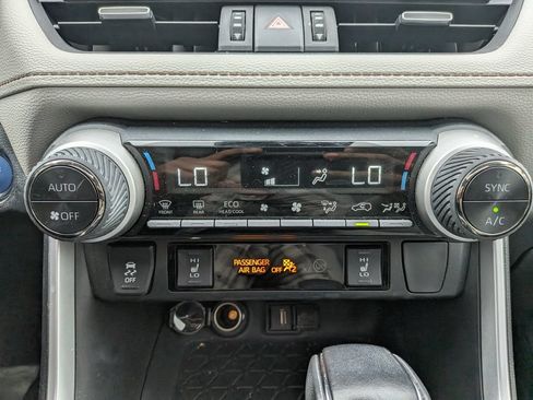 Used 2021 Toyota RAV4 XLE Premium AWD/4WD image 22