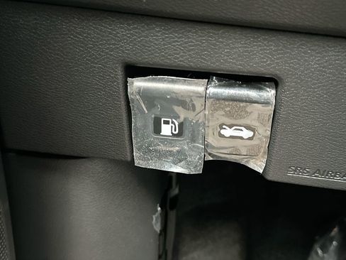 Used 2025 Nissan Versa SR w/ Trunk Package image 17