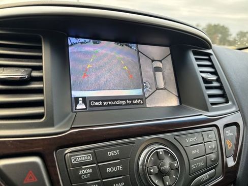 Used 2016 Nissan Pathfinder Platinum image 15