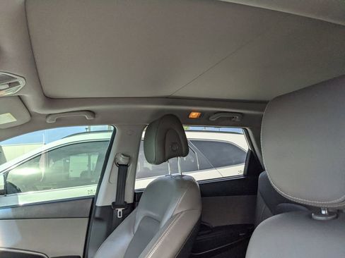 Used 2017 Hyundai Santa Fe Limited image 22