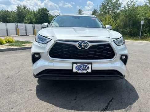 Used 2023 Toyota Highlander Bronze Edition AWD/4WD image 8