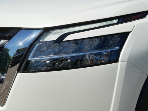 Certified 2023 Nissan Pathfinder SL w/ SL Premium Package AWD/4WD image 16