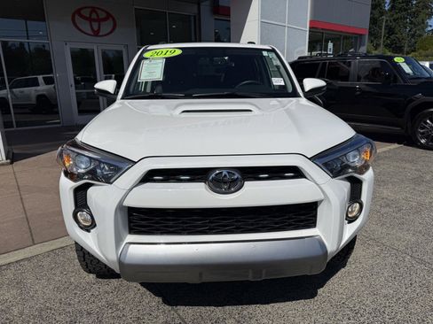 Certified 2019 Toyota 4Runner TRD Off-Road Premium AWD/4WD image 11