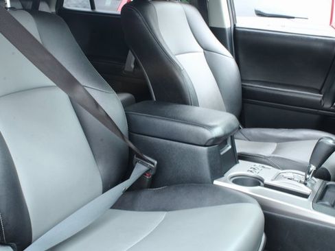 Used 2015 Toyota 4Runner SR5 Premium image 11