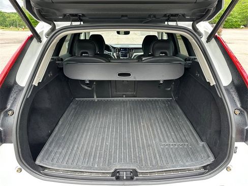 Used 2022 Volvo XC60 B5 Inscription w/ Protection Package Premier image 30