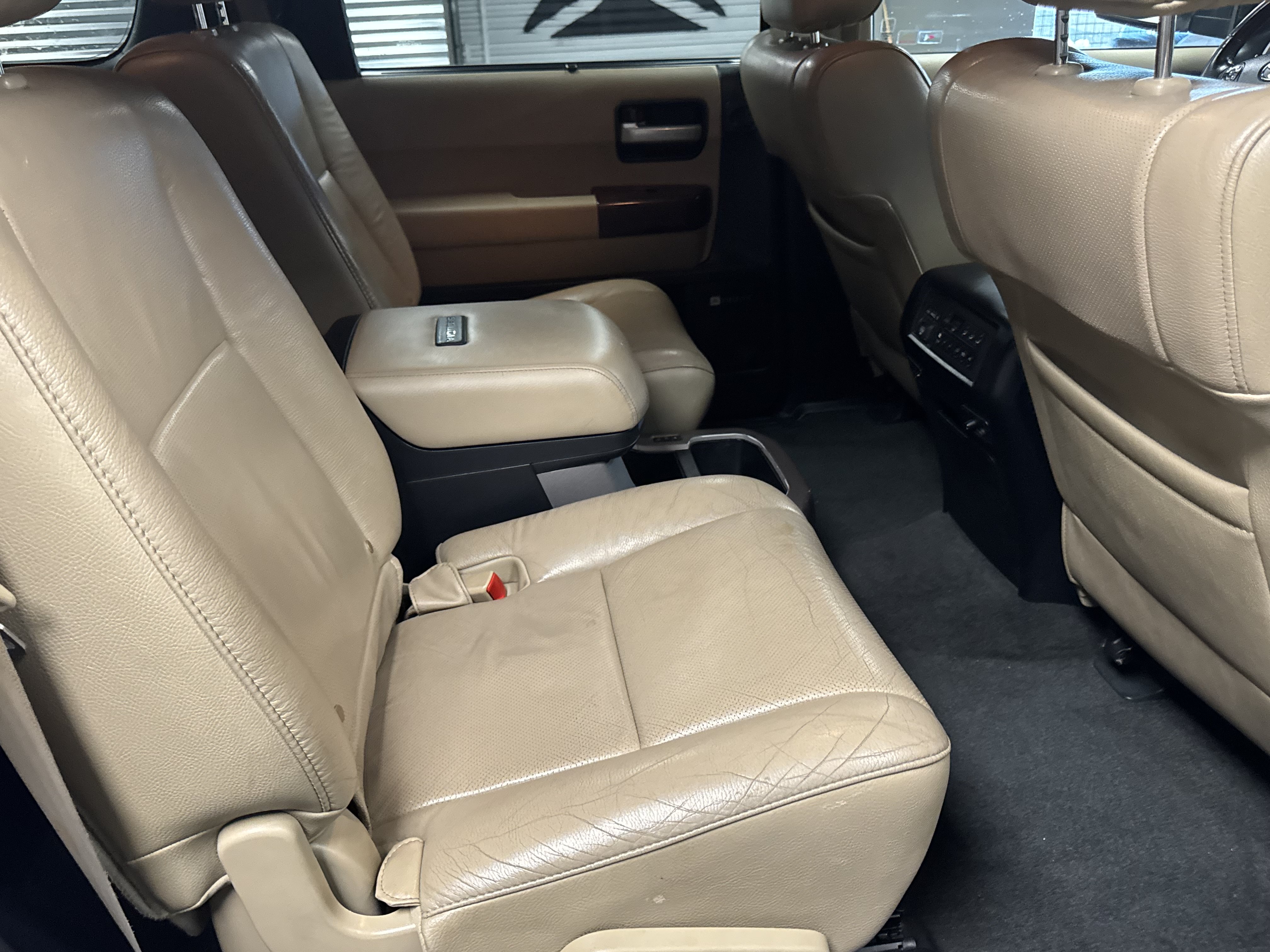 Used 2013 Toyota Sequoia Platinum RWD image 10