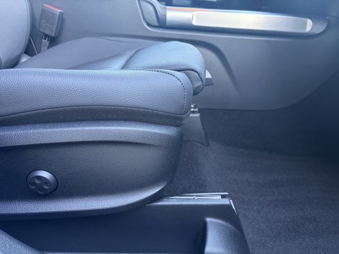 Certified 2025 Mercedes-Benz GLB 250 4MATIC image 33