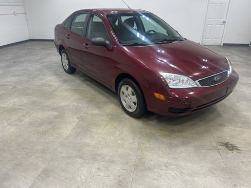 Used 2006 Ford Focus ZX4 image 3