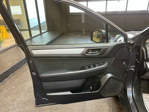 Used 2017 Subaru Outback 2.5i Premium image 14