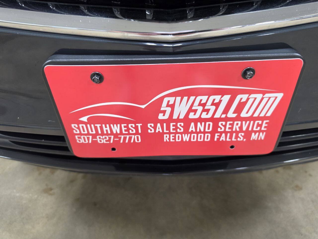 Used 2018 Buick Enclave Essence AWD/4WD image 2