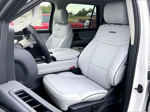 New 2025 Ford Expedition Platinum w/ Platinum Ultimate Package image 9