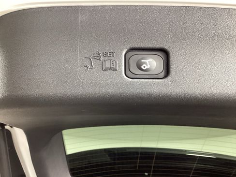 Used 2025 Lincoln Nautilus Reserve AWD/4WD image 34