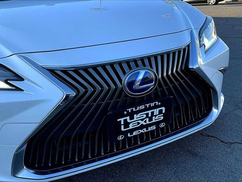 Used 2019 Lexus ES 300h image 28