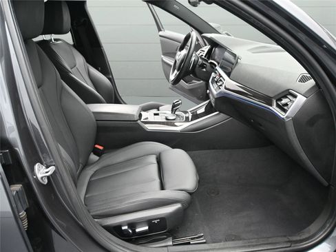 Used 2019 BMW 330i xDrive Sedan w/ Driving Assistance Package image 17