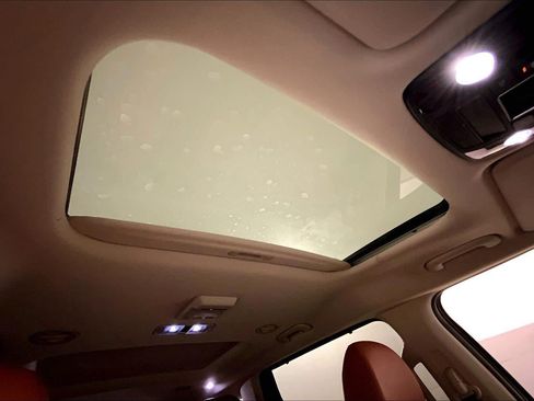 Certified 2024 Kia Carnival SX Prestige FWD image 28