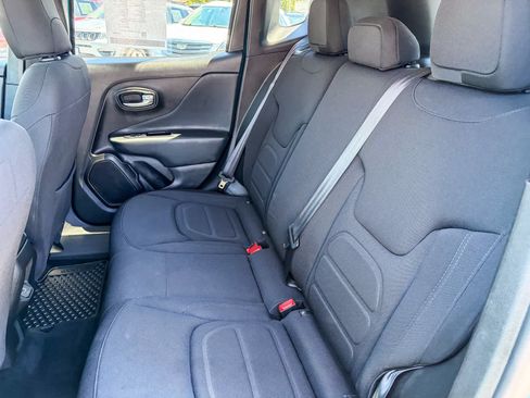 Used 2022 Jeep Renegade Latitude AWD/4WD image 17
