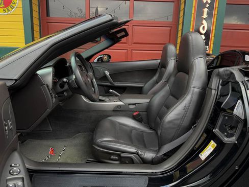 Used 2006 Chevrolet Corvette Convertible w/ Preferred Equipment Group image 19