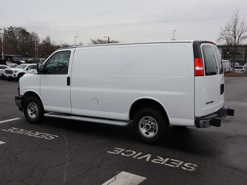 Used 2024 GMC Savana 2500 w/ Driver Convenience Package image 8